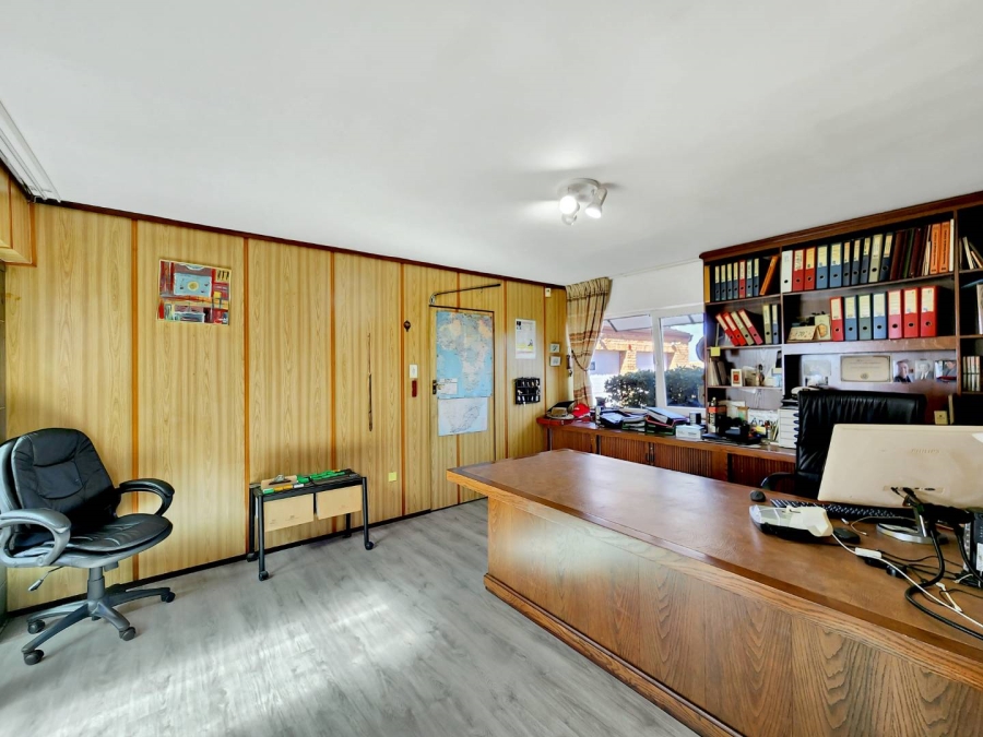 To Let 3 Bedroom Property for Rent in Zeekoevlei Western Cape